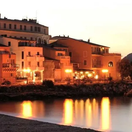 度假居 L'ile-rousse Holiday Sleeps 2 With Pool And Air Con LʼÎle-Rousse