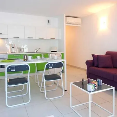 L'ile-rousse Holiday Sleeps 2 With Pool And Air Con *