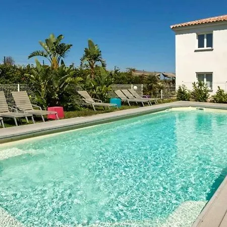L'ile-rousse Holiday Sleeps 2 With Pool And Air Con